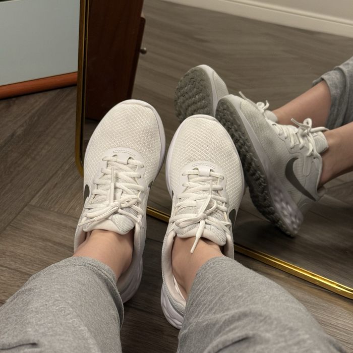 Продам кроссовки Nike