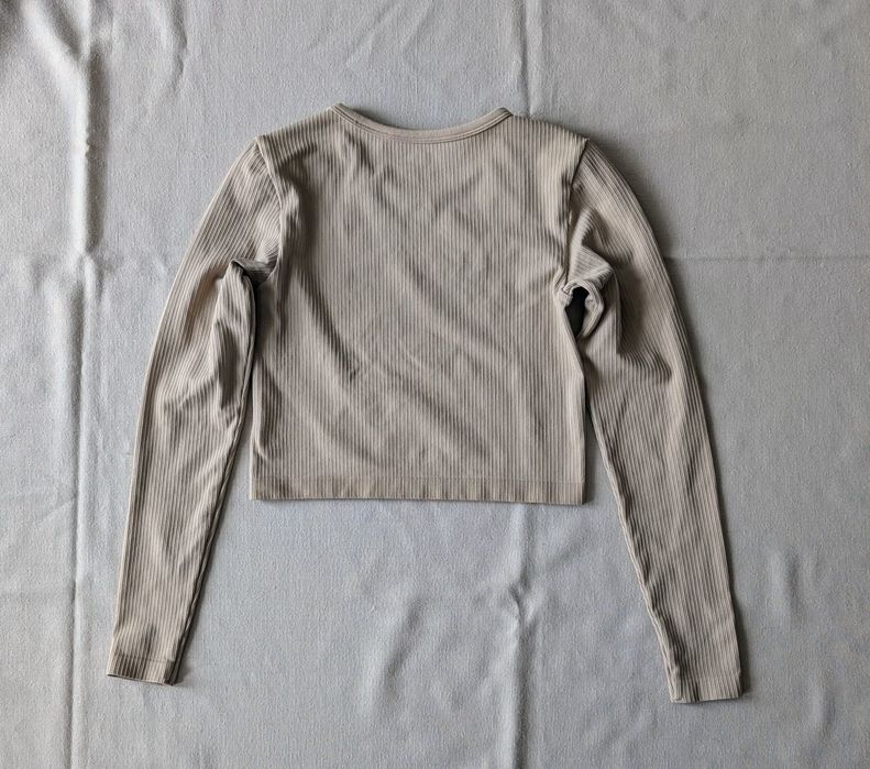 Bluza crop H&M Sport. Mărimea S