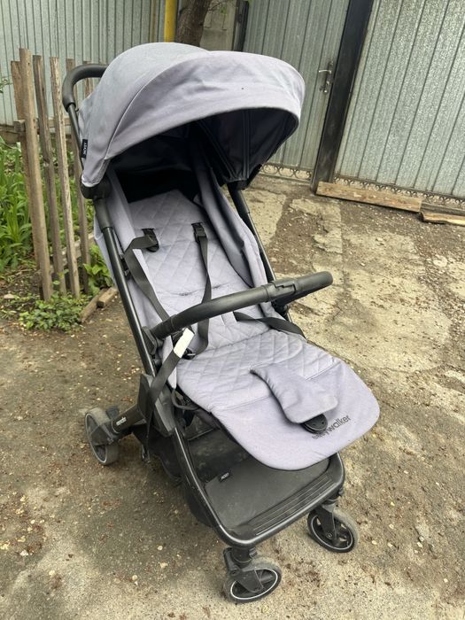 Продам прогулочную коляску