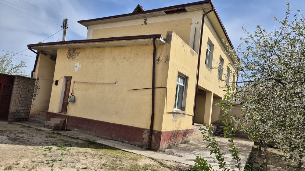 Kottedj sotiladi. Yangi Xonabod. 2 etajli. 4 xona. 6 sotix.