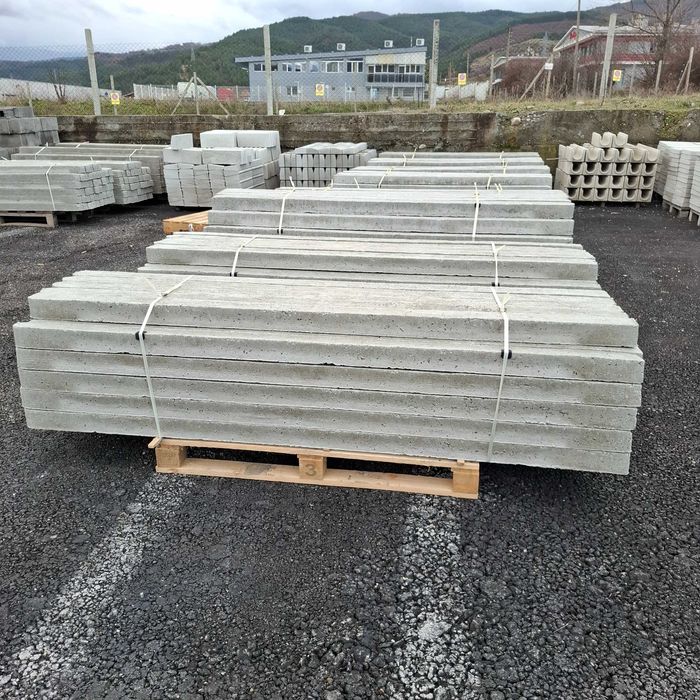 Бетонови / циментови колове 8/8/220 нови с арматура