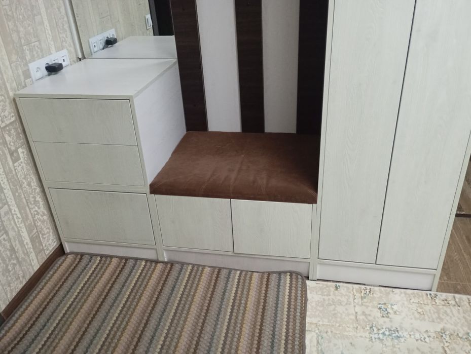 Продаеться уголок шкаф