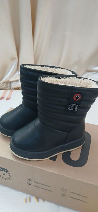 Комбинезон для мальчика и сапоги