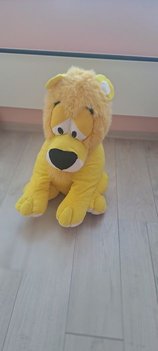 Плюшена ичрачка лъв