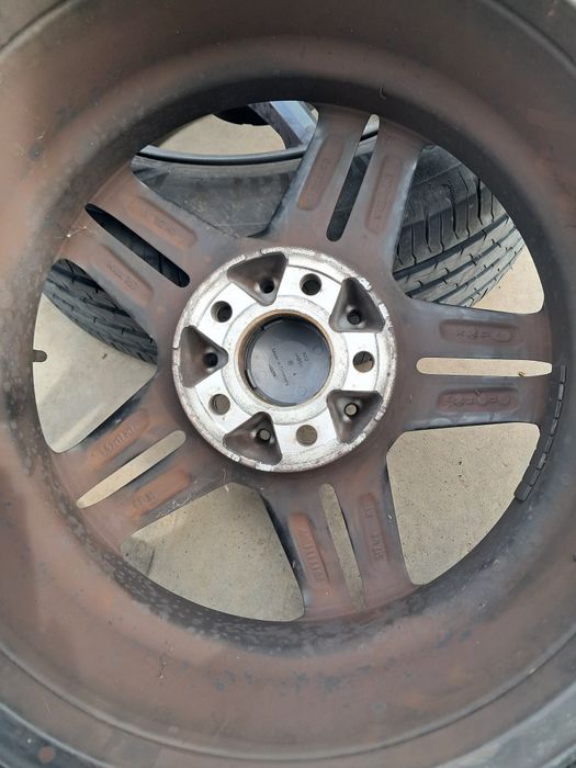 Продавам гуми с джанти за Audi