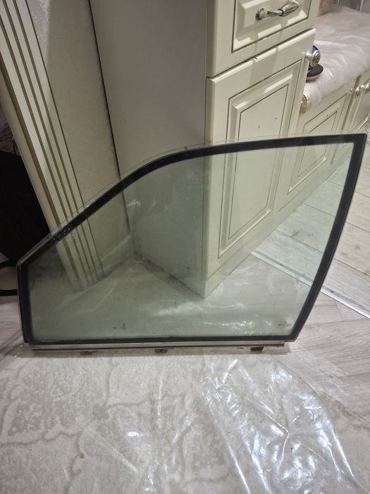 Стекло боковое мерседес w140