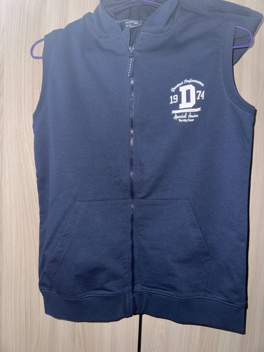 Куртка для девочек новая, 110.