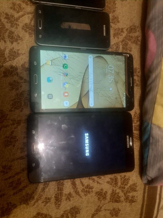Продам планшет 2 и телефоны