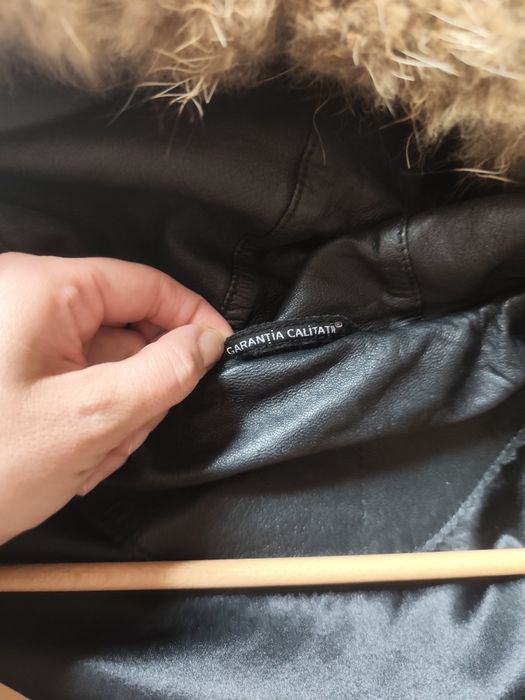 Естествена кожа яке S с яка естествен косъм