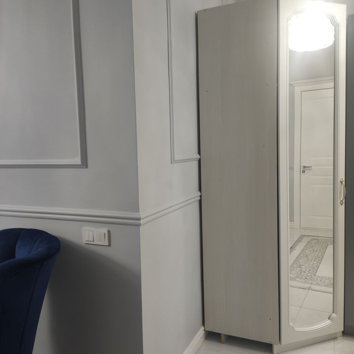 Продаю Угловой шкаф для одежды