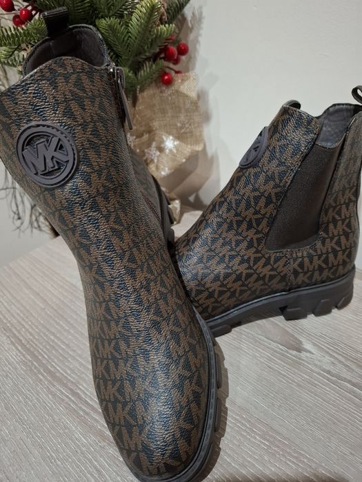 Нови оригинални дамски боти