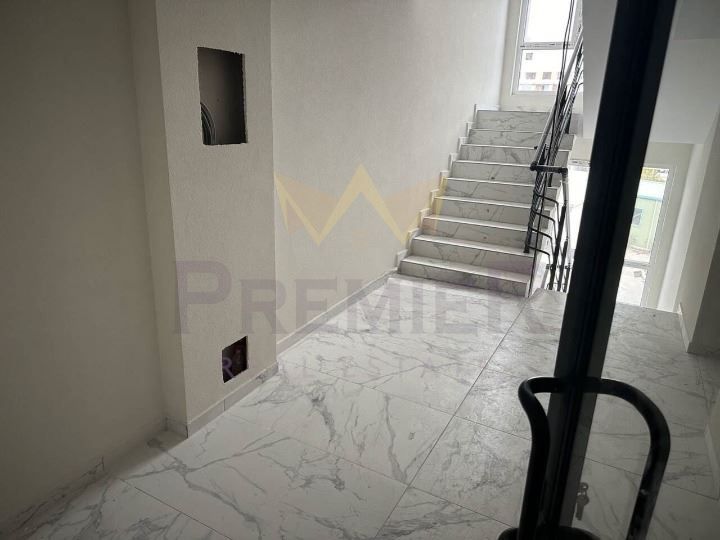 Продава се Тристаен апартамент в Бургас, Славейков - 120 кв.м за 1725 €/кв.м - Снимка #4