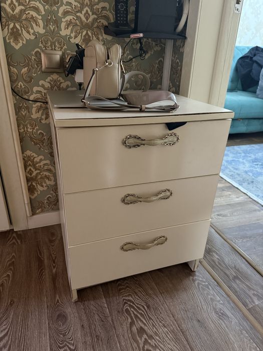 Продам тумбу деревянную