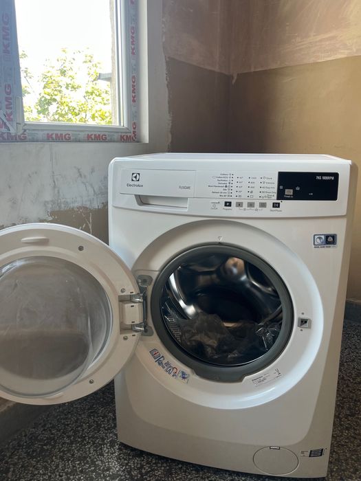 Пералня Electrolux EWF1074BW/ За части