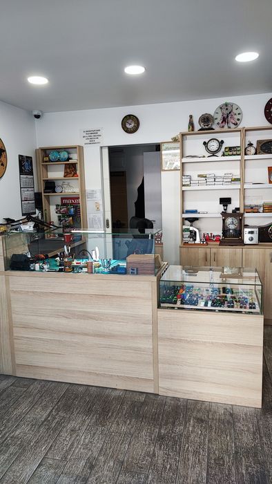 Владислав Ангелов 
                 ЧАСОВНИКАР