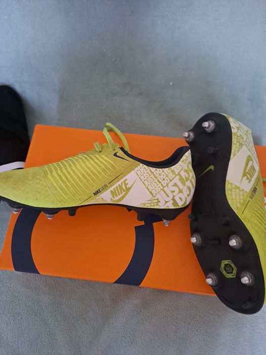 Ghete de fotbal Nike Phantom