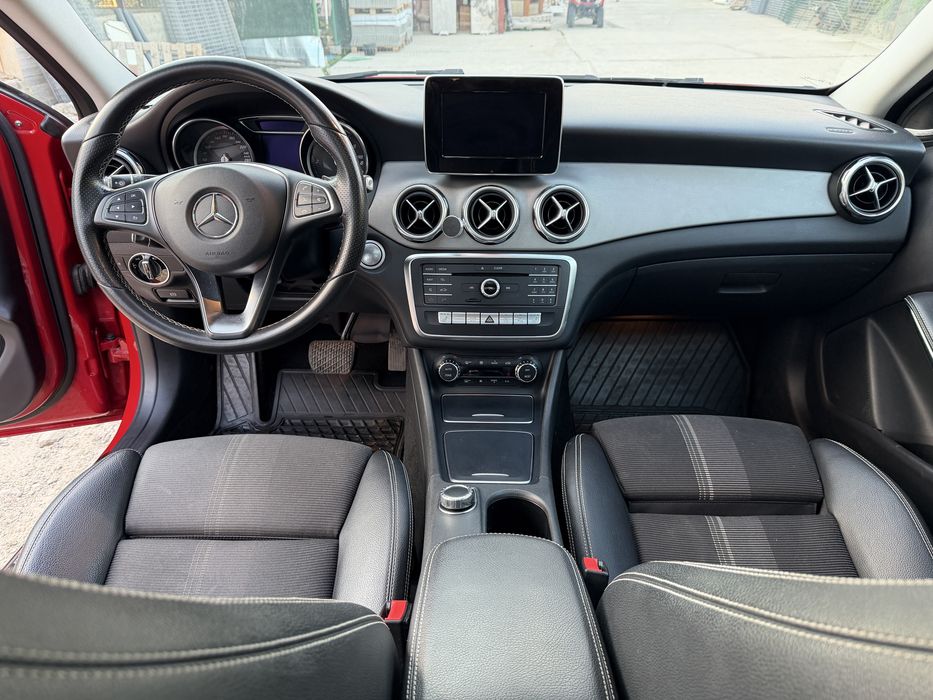 Vând Mercedes-Benz GLA 200 D