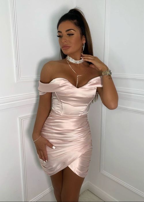 Платье вечернее розовое красивое