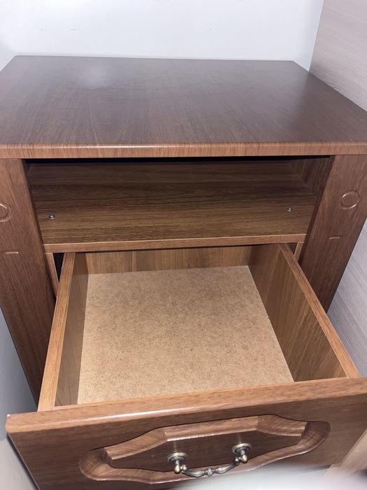 Тумба с выдвижными полками