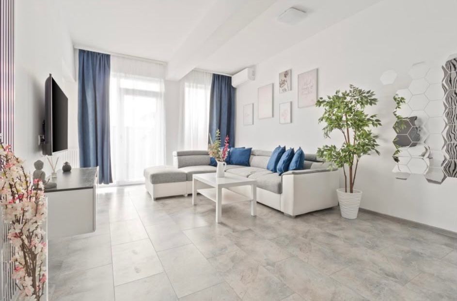 De inchiriat apartamen 3 camere !