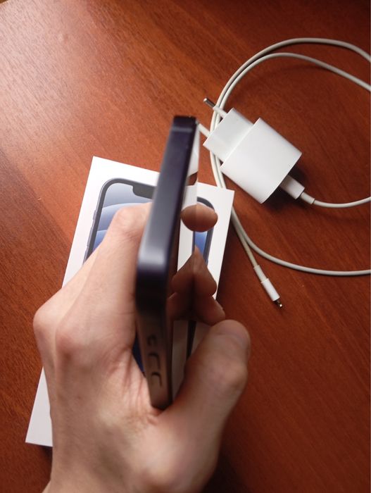 iPhone 12 128MB.