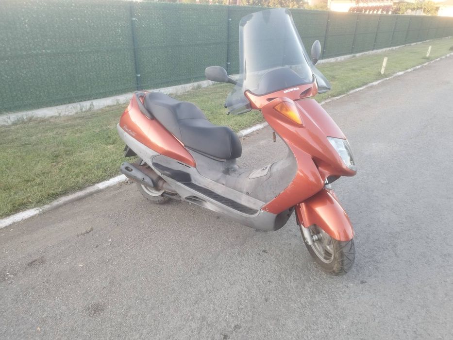 Honda FES 125 Pantheon