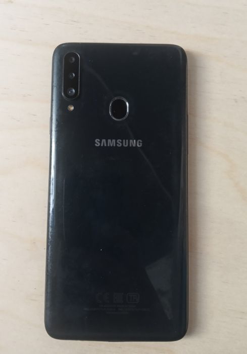 Samsung A20s 100% kafolat hech qayeri qotmasdan ishlaydi .