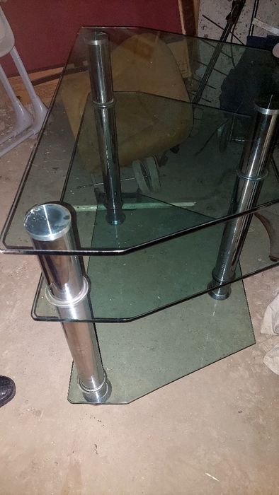 Стеклянная тумба пот телевизор