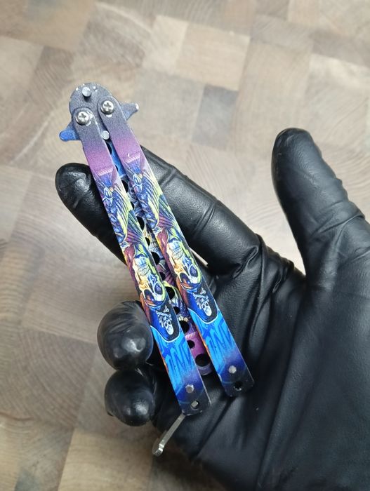 Илюстриран нож пеперуда