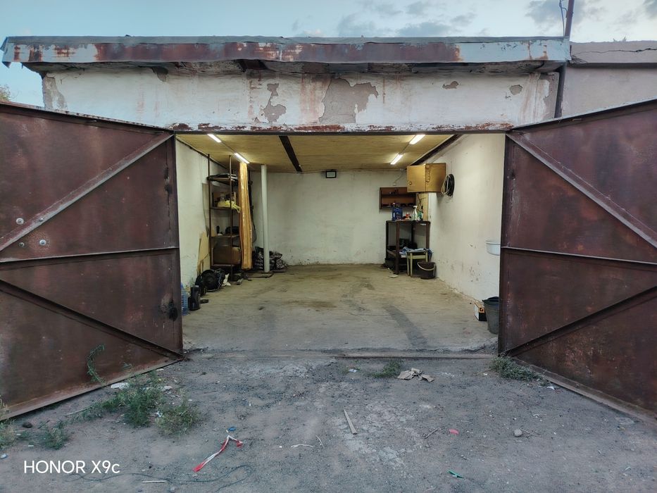 Продам гараж с документами и светом.