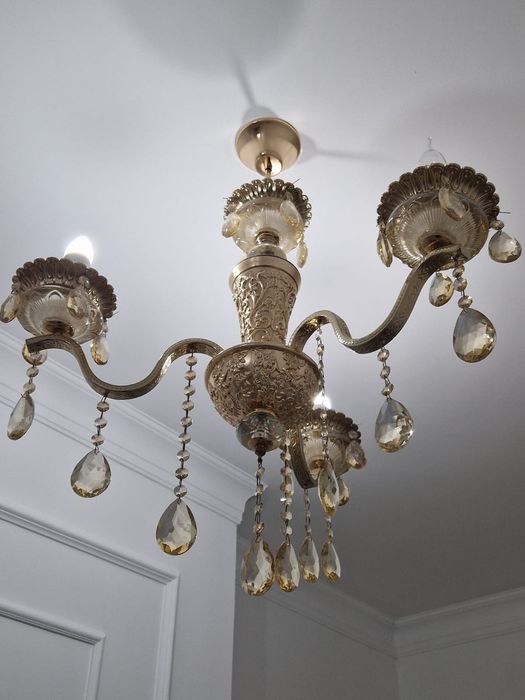 Люстра продается СРОЧНО 2 штуки