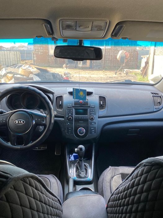 продам Kia cerato 2012 года