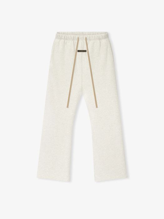 Pantaloni FW26 ESSENTIALS Fear Of God L
Flare Sweatpant
Flare Sweatpan