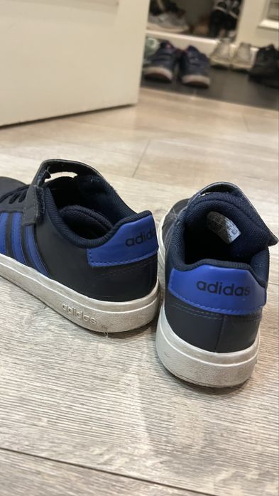 Продам детские кроссовки Adidas 30 размер