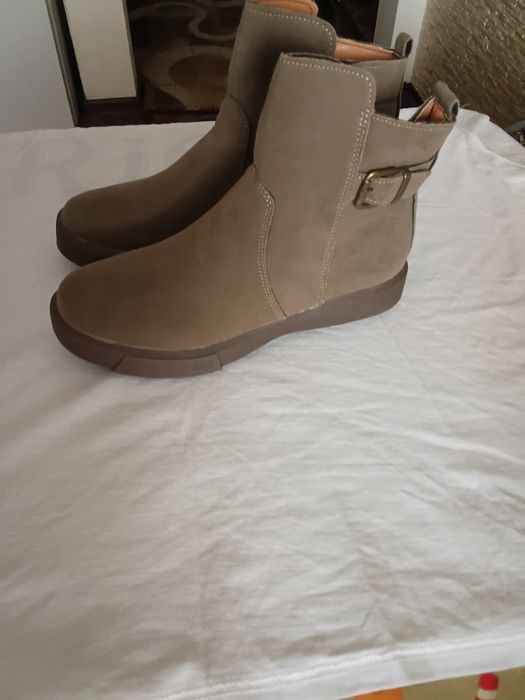 Продам женские ботиночки