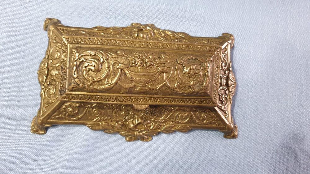 Бронзов писалищен аксесоар и Месингов вагонен аплик