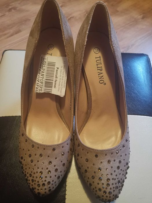 Pantofi noi nr 38