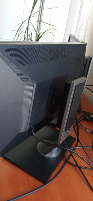 Монитори Dell P2210f - 22 инча