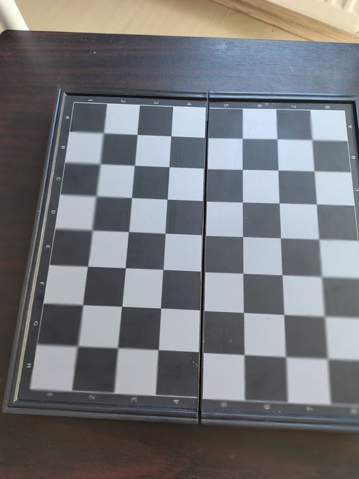 Vind cutie ptr șah.