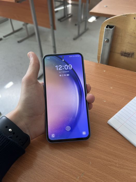 Galaxy A54 5G жағдайы жақсы телефон сәл пәл саудасы бар келе беріңдер