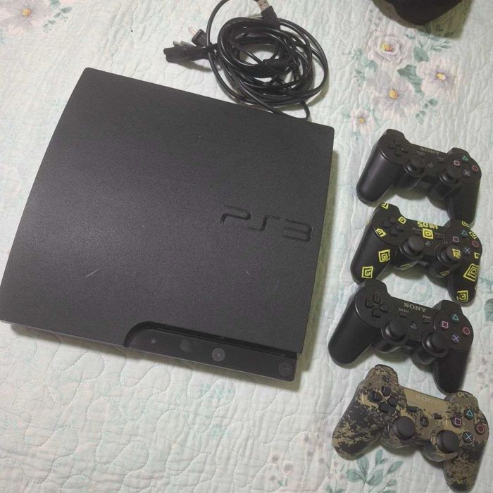 Playstation 3 с четырмя джойстиками