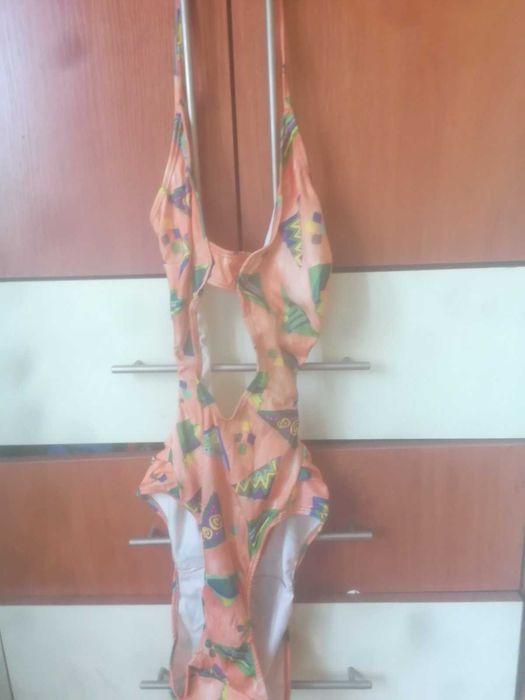 Продавам дамски бански цели, размер L-XL