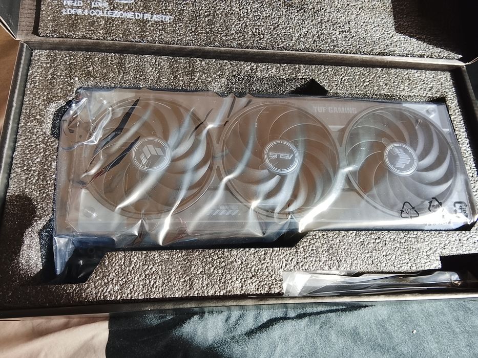 Видеокарта Asus Tuf 5070 Hова