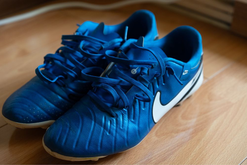 Adidasi fotbal nr 40