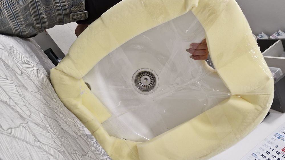 Керамична бяла мивка за монтаж към измивна колона