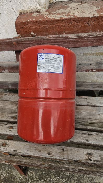 Разширителен съд за парно.