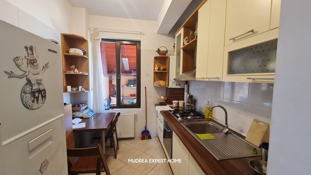 Otopeni, proprietar, închiriez vila in duplex