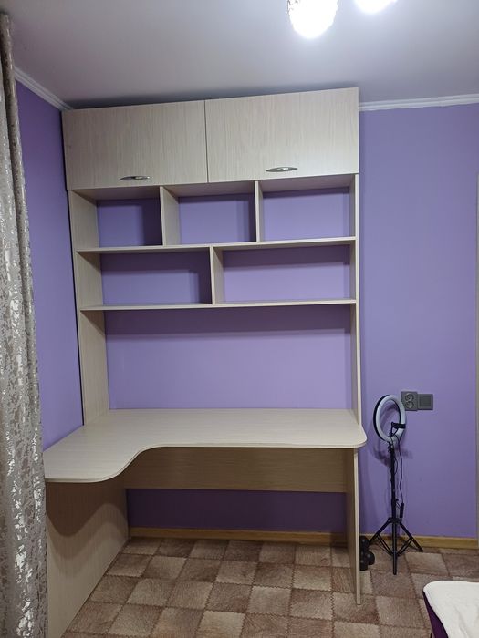 Продам угловую парту шкаф