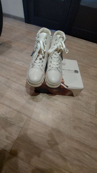 Продам зимние новые ботиночки новые в связи с ненадобностью  ц 12990тг