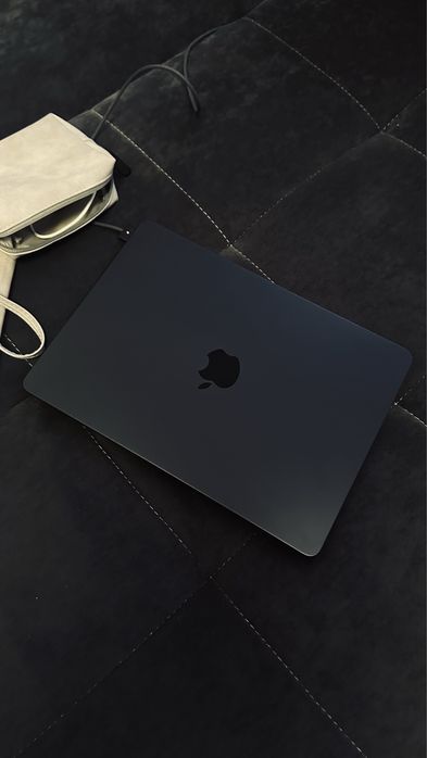 Продаю MacBook Air 13" 2022(M2)